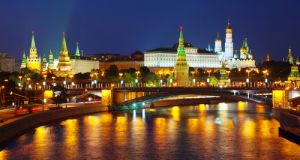 В Москве до конца года капитально отремонтируют 18 домов с замковыми камнями